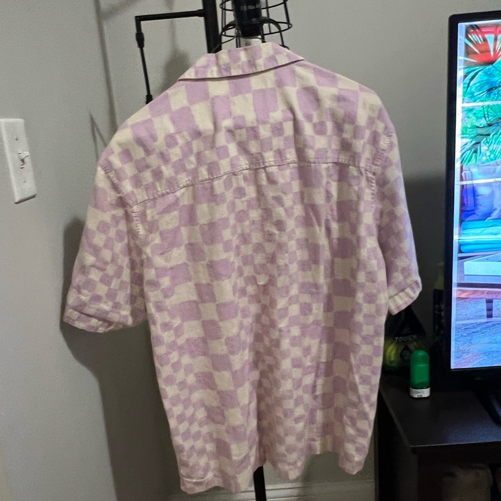 Urban Outfitters pink geometric short sleeve button up - Picture 3 of 3